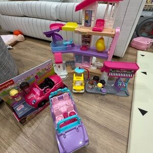 Fisher-Price little people Barbie Dreamhouse, store, with Pink and Purple Cars